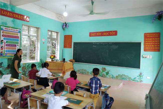 Lạng Sơn: Thiếu dụng cụ học tập, các thầy cô giáo 
